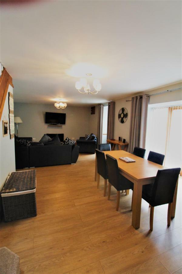 Rose Coach House Villa Пендайн Екстериор снимка